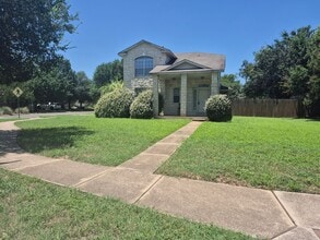Building Photo - Spacious 3 bd home in a wonderful community.