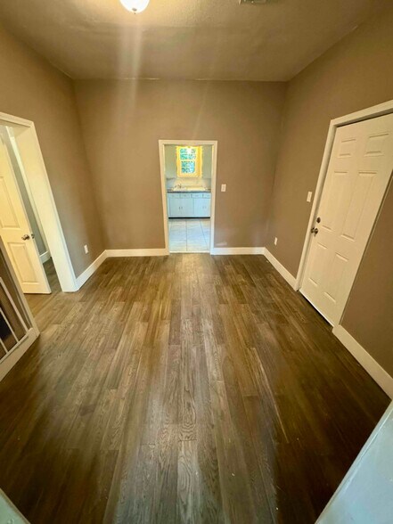 Building Photo - 120 W 18th St