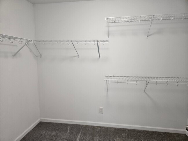 Building Photo - 680 Lucille Dr