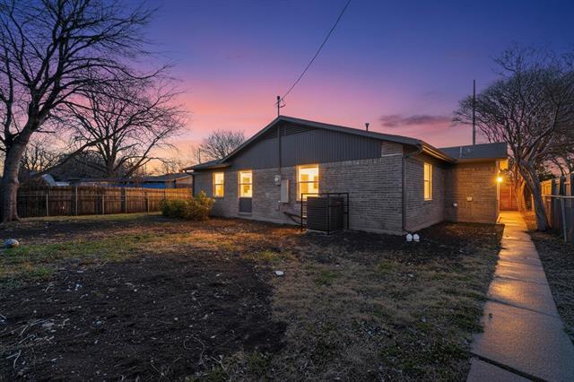 Building Photo - 4324 Oleander Trail