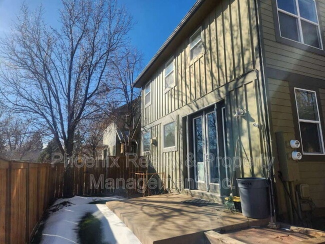 Building Photo - 454 N Finch Ave