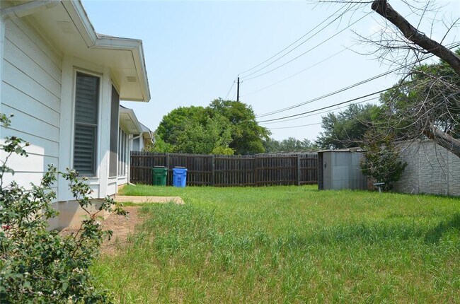 Building Photo - 14901 Babbling Brook Dr