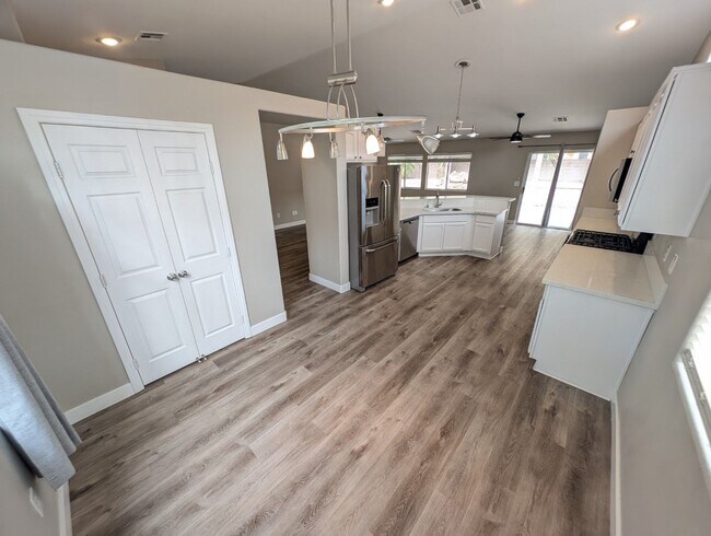 Building Photo - 8040 Villa Rosarito St