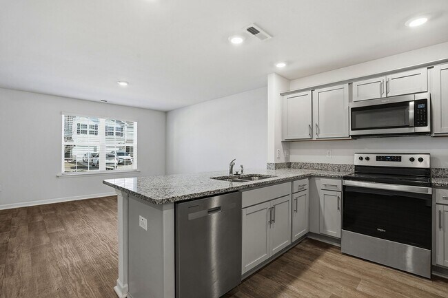 Building Photo - Available now!!! $500.00 off FIRST MONTH'S RENT!