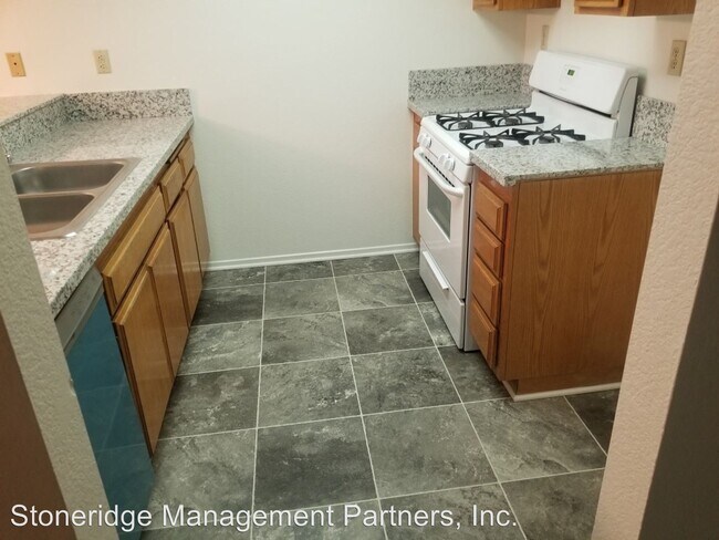 Building Photo - 3930-3940 W Valencia Dr