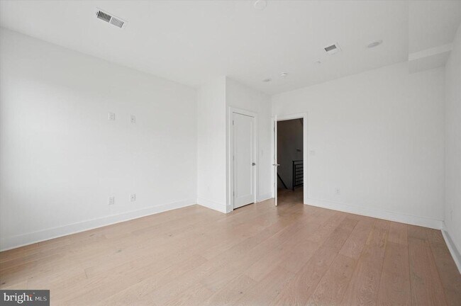 Building Photo - 1843 E Huntingdon St