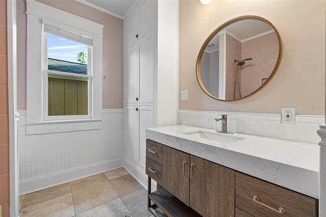 Building Photo - 5709 N Suwanee Ave