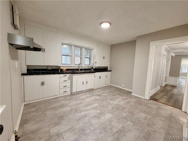 Building Photo - 35 Dorris Ave