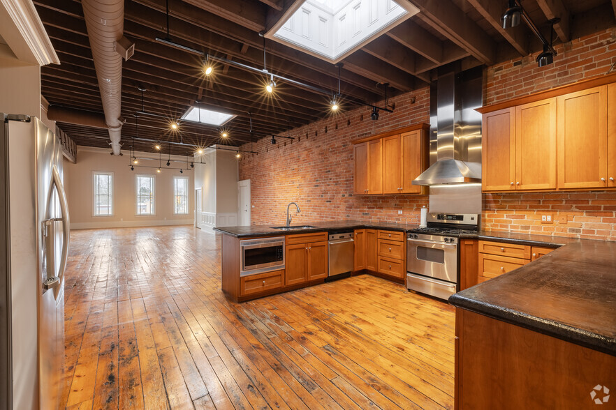 1BR, 1.5BA, 3,000SF, Kitchen - 2 N Washington St