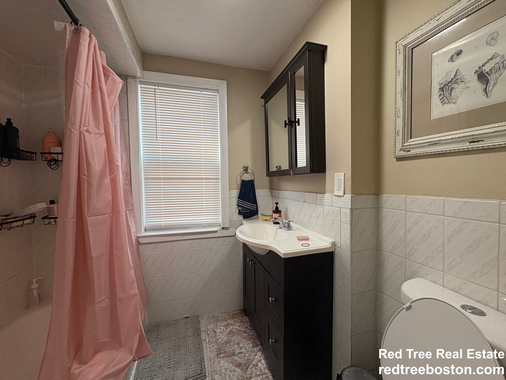 Building Photo - 72 Hillside St