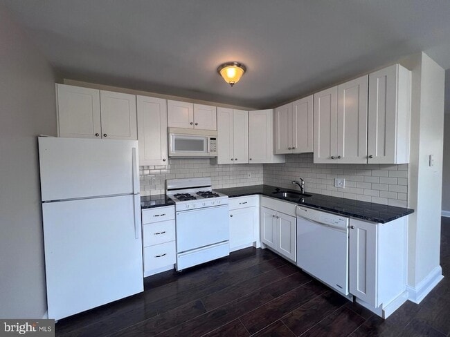 Building Photo - 443 Fairmount Ave