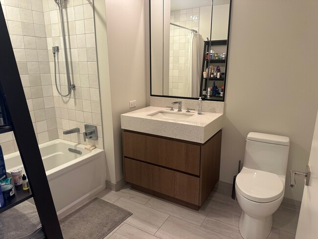 Building Photo - 164 N Peoria St