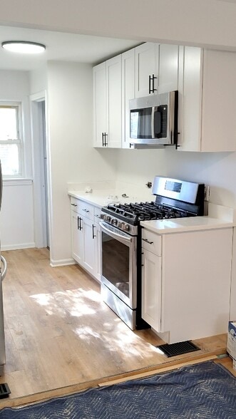 Building Photo - 10035 S Yates Blvd