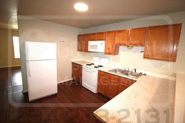 Building Photo - 3401 Barcelona Dr