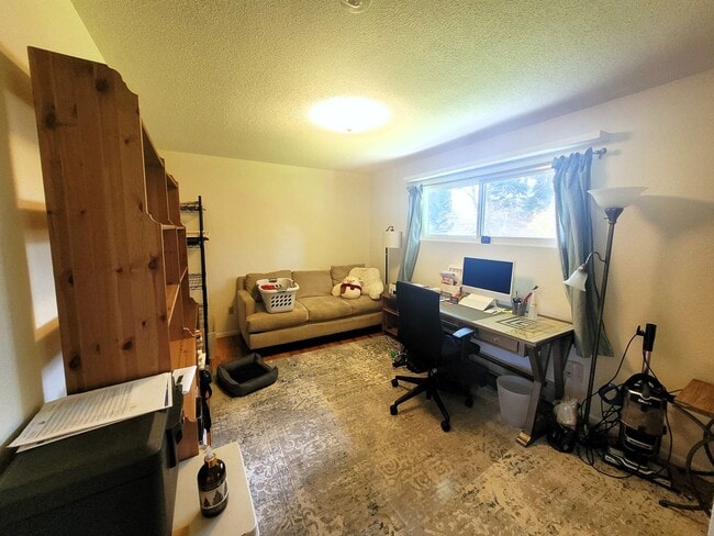 Building Photo - Spacious 3–4 Bedroom Rambler with Private Studio & Mount Baker Views