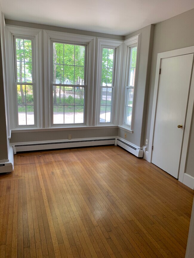 Building Photo - 167 Pleasant St