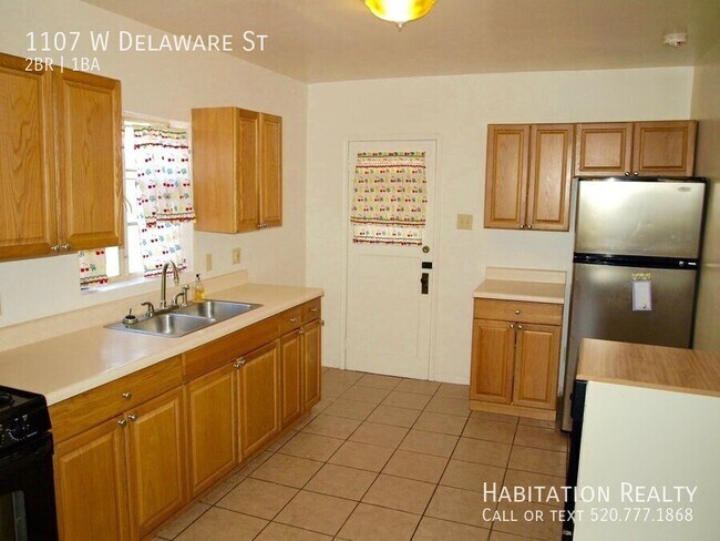 Building Photo - 1107 W Delaware St