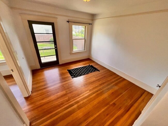 Building Photo - 1416