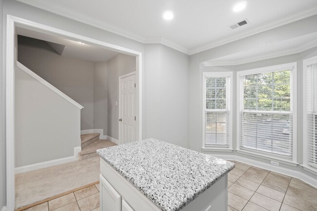Building Photo - Newly remodeled townhome