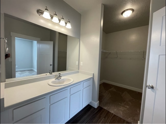 Building Photo - 732 N 380 W