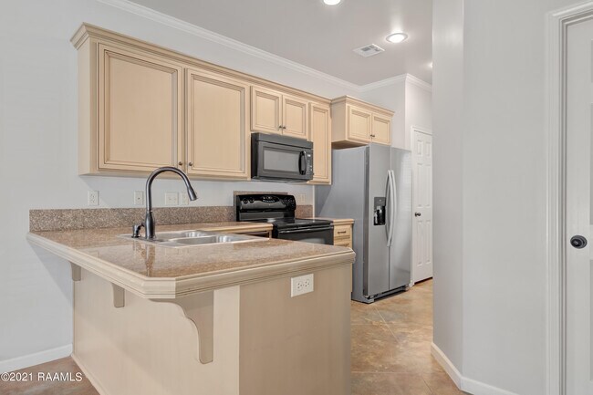 Building Photo - 124 Deraney Ln