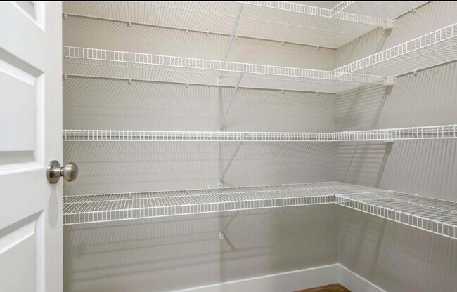 Building Photo - 698 Glenwood Ave