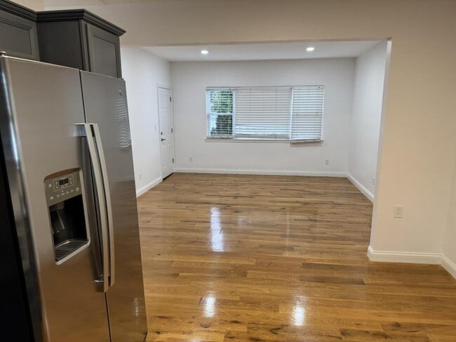 Building Photo - 1547 Lenox Pl