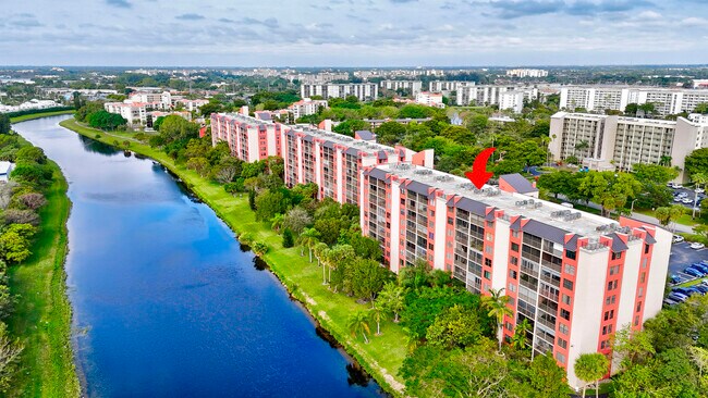 Building Photo - 2200 S Cypress Bend Dr