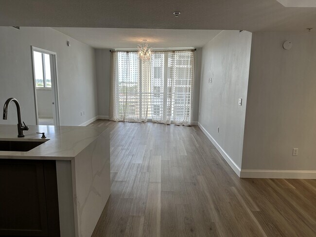 Building Photo - 1551 N Flagler Dr