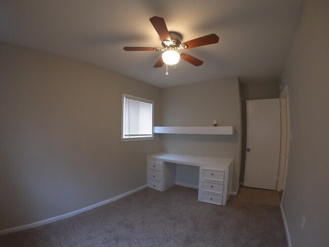 Building Photo - 3256 Suncrest Dr