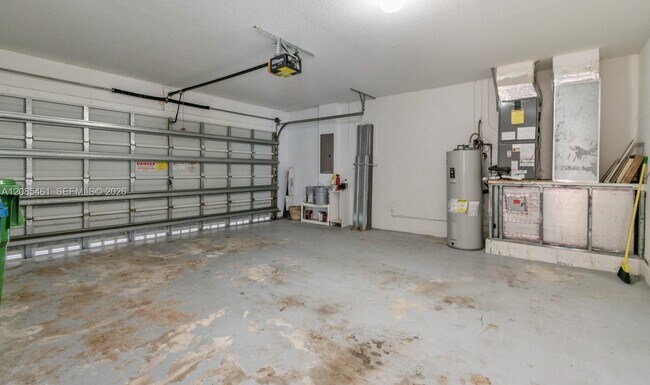 Building Photo - 1211 Golden Cane Dr