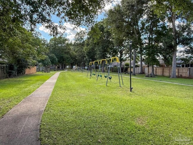 Building Photo - 2511 Trailwood Dr