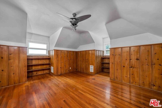 Building Photo - 3439 W 84th Pl