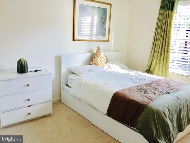 Building Photo - 42258 Castle Ridge Square