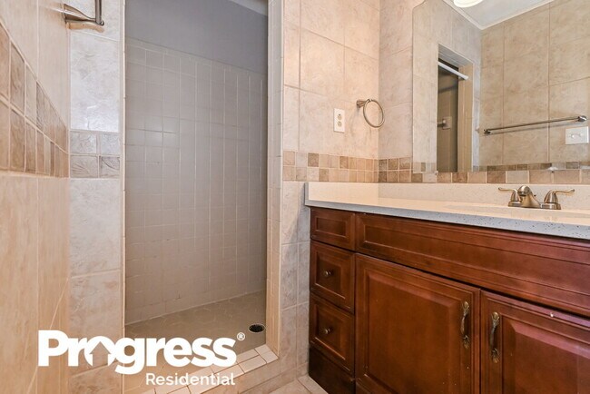 Building Photo - 7201 Skidmore Cove