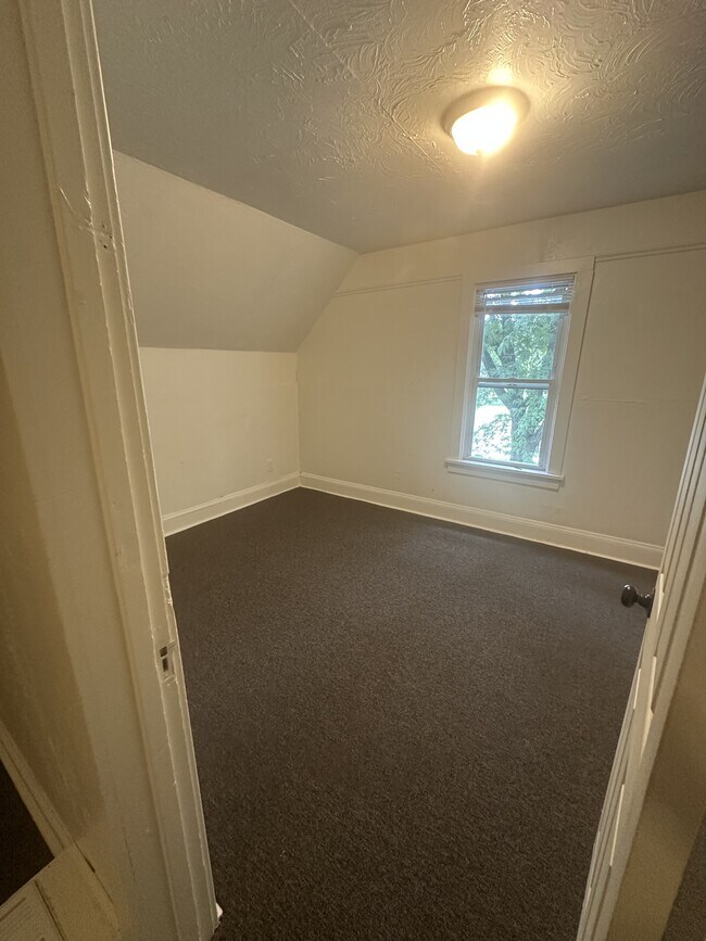 Building Photo - 3221 N 38th St