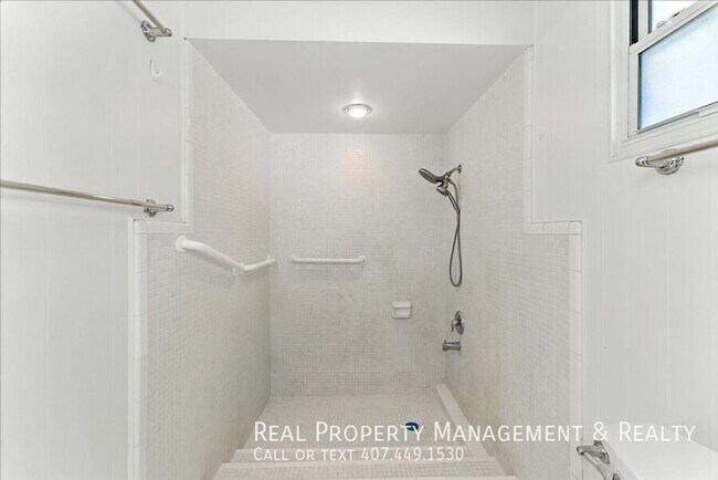 Building Photo - 2400 Deloraine Trail