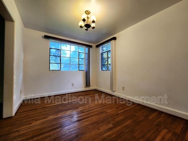 Building Photo - 102 Chippewa Dr