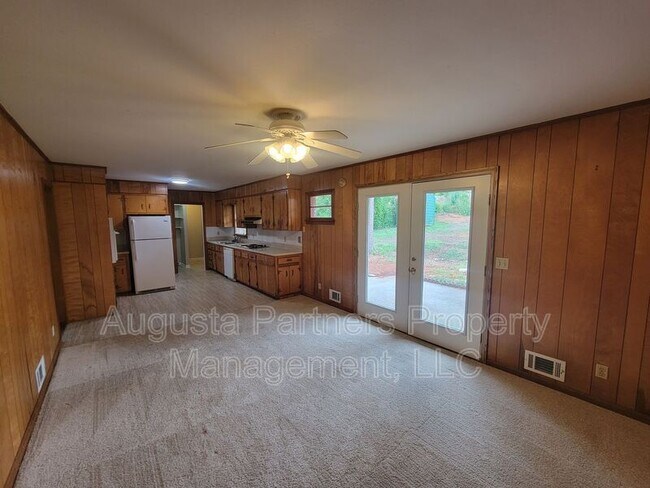 Building Photo - 1125 Crestview Dr
