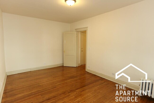 Building Photo - 4716 N Racine Ave