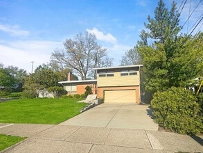 Building Photo - 1353 Pinecrest Ave SE