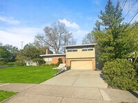 Building Photo - 1353 Pinecrest Ave SE