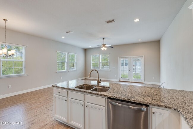 Building Photo - 116 Fossil Falls Ln