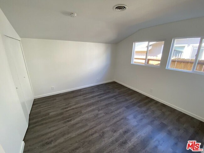 Building Photo - 5421 Hendricksen Dr