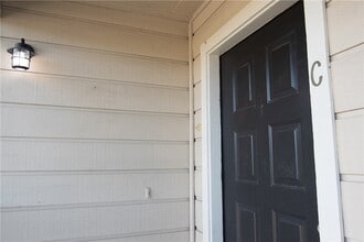 Building Photo - 1902 Woodsman Dr