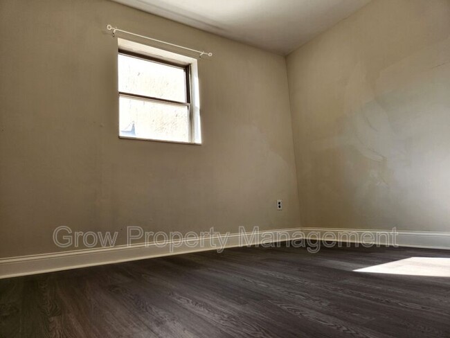 Building Photo - 1338 S 9th St