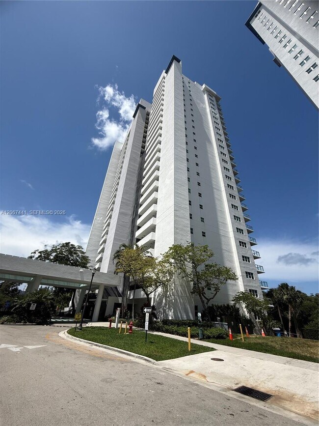 Building Photo - 15051 Royal Oaks Ln