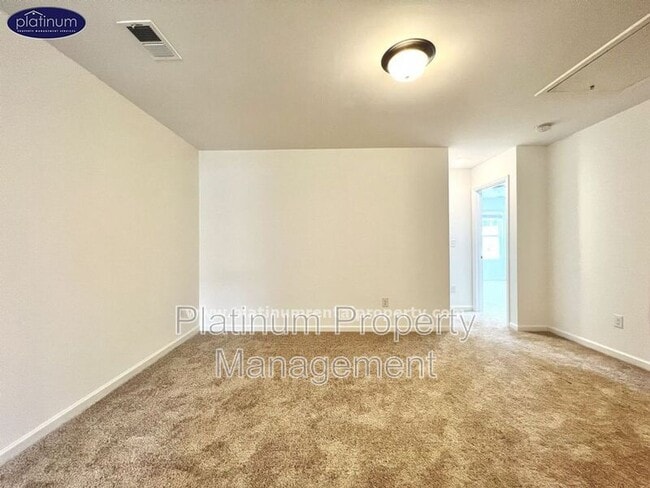 Building Photo - 5770 Thornton Dr