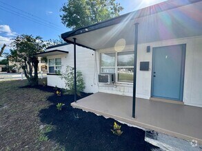 Building Photo - 2 BED 1 BATH READY TO RENT IN PLANT CITY!