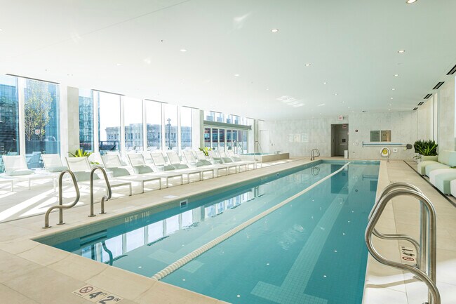 Building Photo - 1000 S Michigan Ave